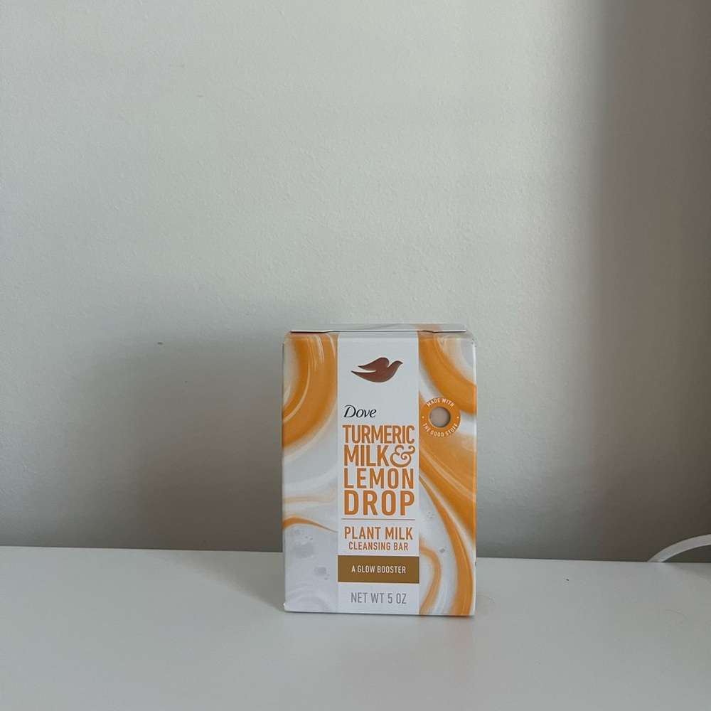 Dove Turmeric Milk & Lemon Drop Cleansing Bar